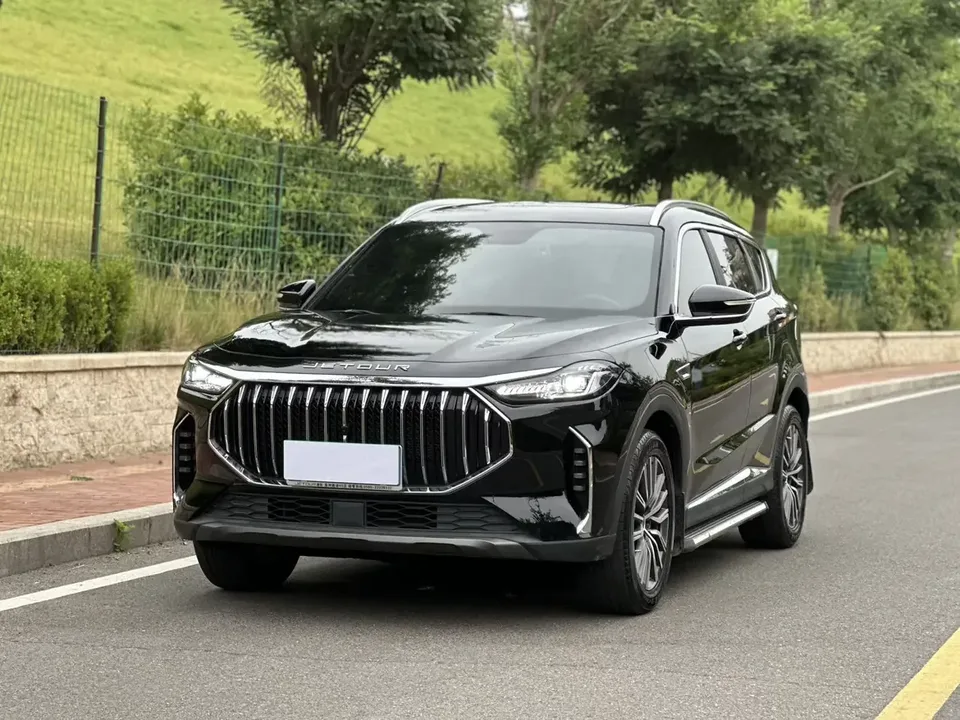 Jetour Jietu X70 PLUS Jietu X70 PLUS 2023 1.5T DCT Brave PLUS 5-seater 2023 — photo 1, buy with delivery to Moscow