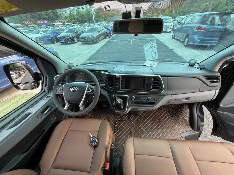 Datong Xintu V80 Xintu V80 2024 PRO 2.0T manual Aoyuntong long axis mid-top 127Ps 6-9 seats 2024 — thumbnail 2