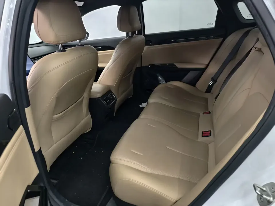 Geely Galaxy L6 Galaxy L6 2023 1.5T DHT 125km Starship 2023 — thumbnail 3