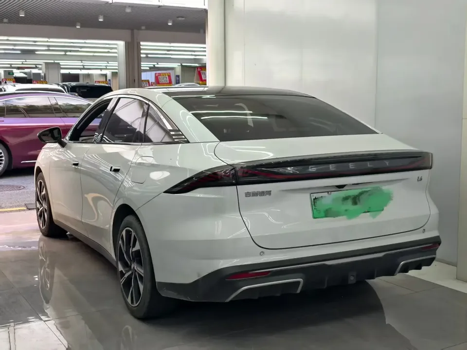 Geely Galaxy L6 Galaxy L6 2023 1.5T DHT 125km Starship 2023 — thumbnail 4