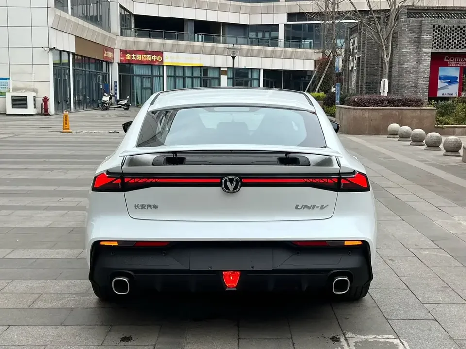 Changan UNI-V Changan UNI-V 2023 1.5T Premium 2024 — thumbnail 2