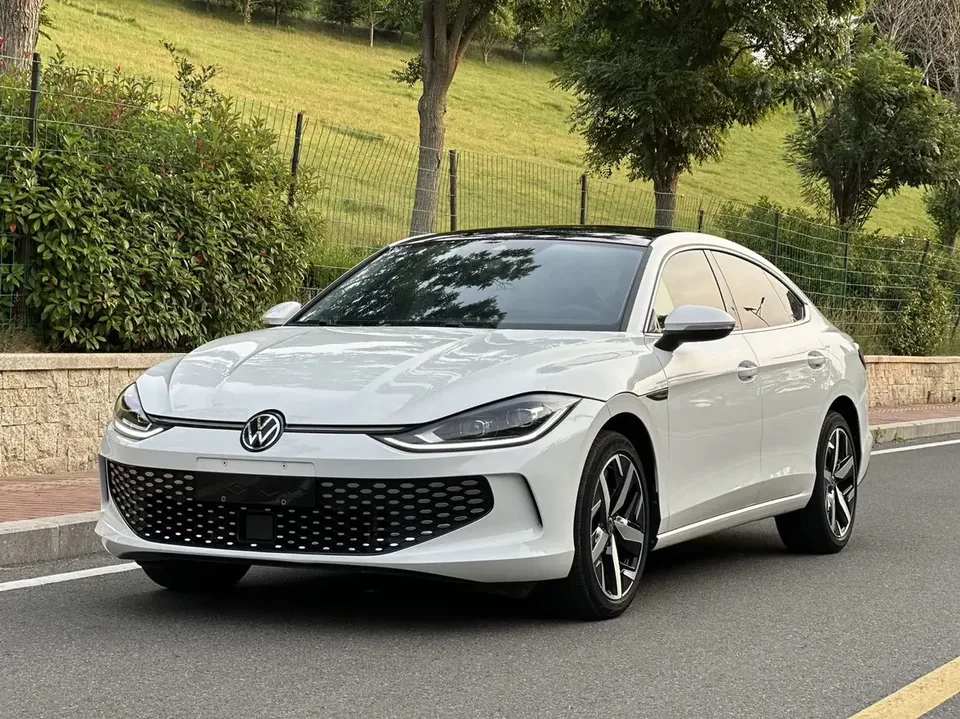 Volkswagen Lamando Lingdu 2022 Lingdu L 280TSI DSG Cool Edition 2023 — photo 1, buy with delivery to Moscow