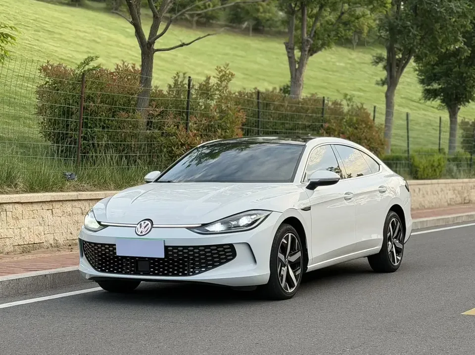 Volkswagen Lamando Lingdu 2023 Lingdu L 280TSI DSG Cool Edition 2023 — photo 1, buy with delivery to Moscow