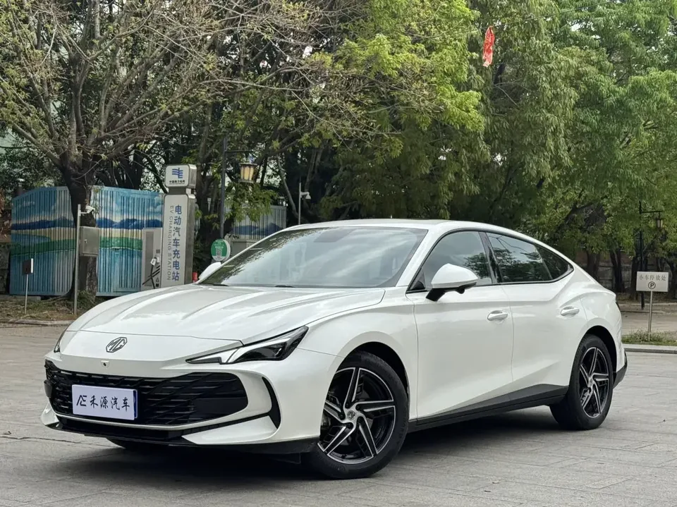 MG 7 MG7 2025 1.5T DCT Deluxe Edition 2026 — фото 1, купить с доставкой в Москву