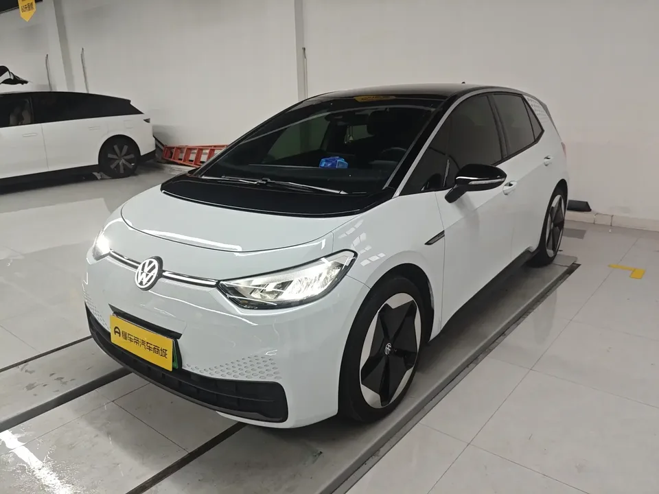 Volkswagen ID.3 Volkswagen ID.3 2023 Upgraded Pure Smart Edition 2023 — photo 1, buy with delivery to Moscow
