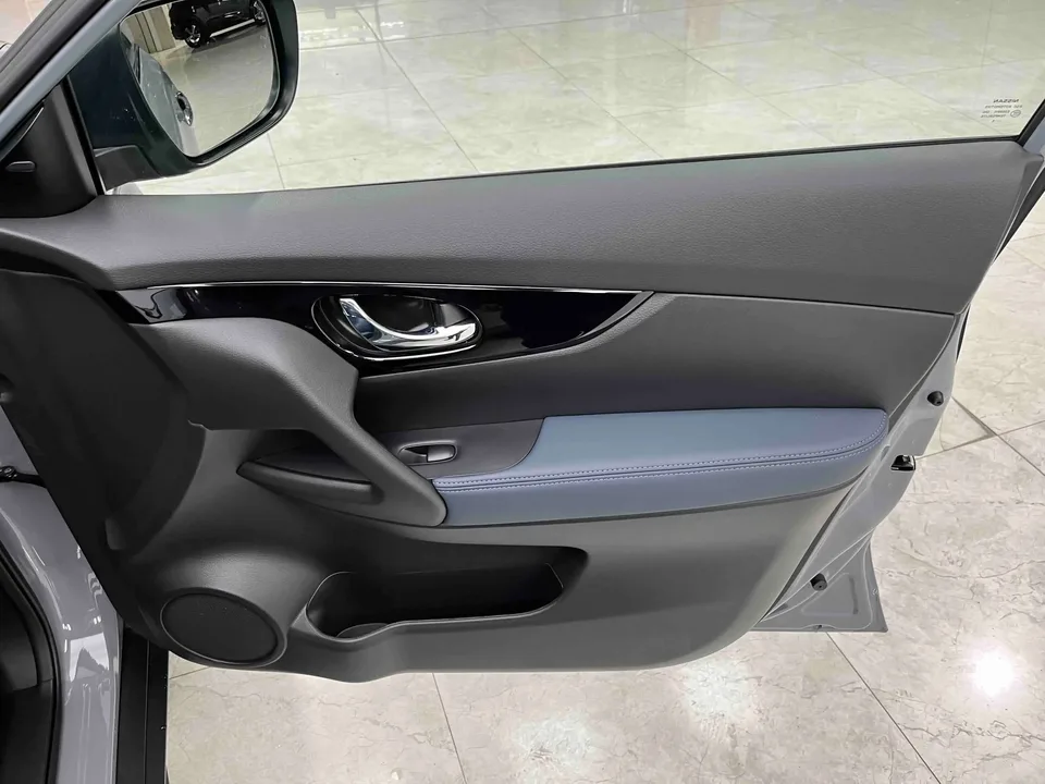 Nissan X-Trail Qijun 2025 Honor 2.0L 2WD Leading Edition 2025 — thumbnail 4