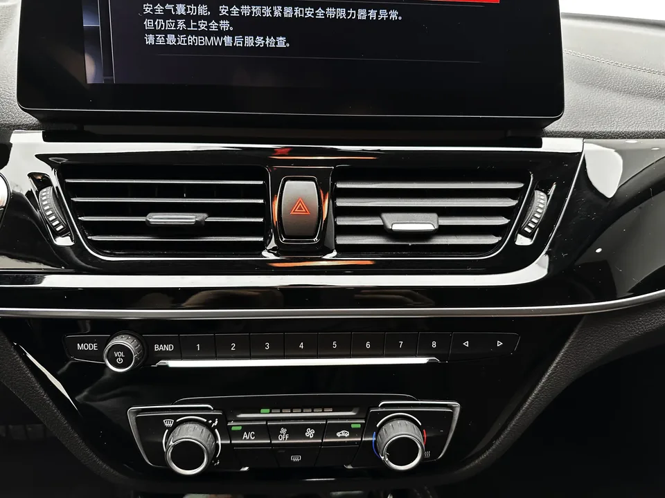 BMW 1 Series BMW 1 Series 2021 120i M Sport Night Edition 2022 — thumbnail 4