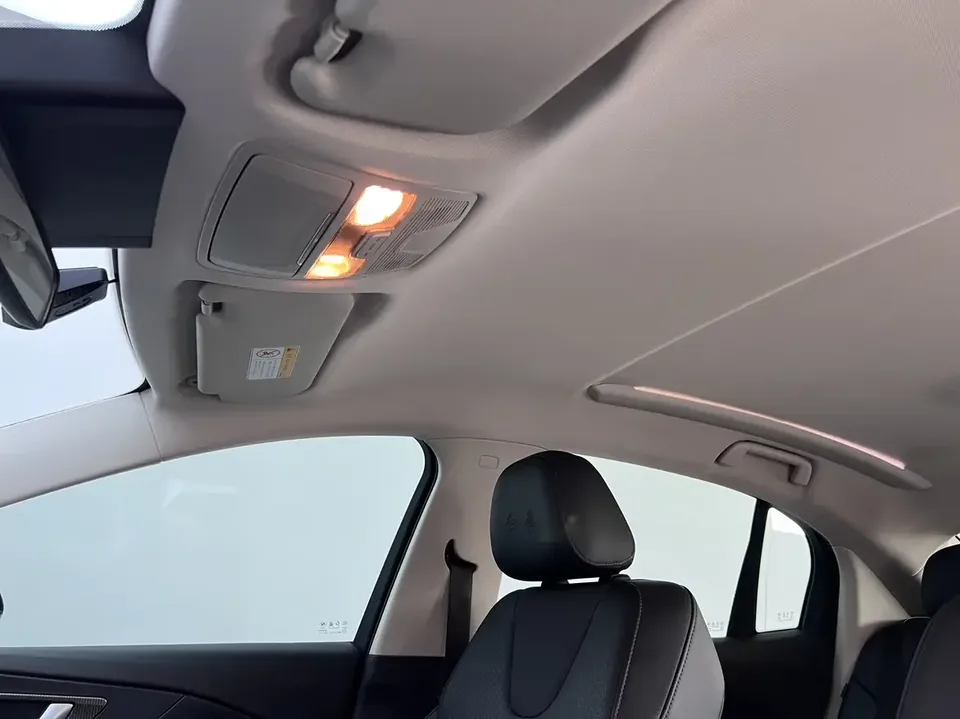 Hongqi E-QM5 Hongqi E-QM5 2022 Charging 431km LeXiang Edition 5-seater 2023 — миниатюра 4