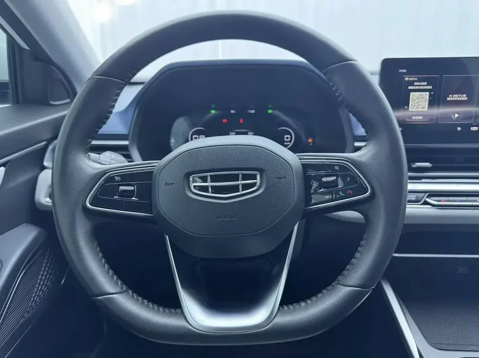 Geely Emgrand emgrand 2022 4th generation 1.5L CVT flagship model 2022 — thumbnail 4