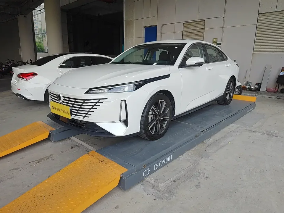 Changan Escape Escape 2024 1.5T DCT flagship model 2024 — photo 1, buy with delivery to Moscow