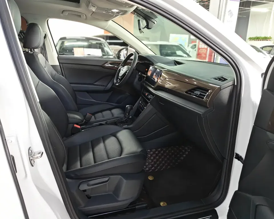 Volkswagen Tharu tuyue 2022 280TSI 2WD Deluxe Edition 2023 — thumbnail 3