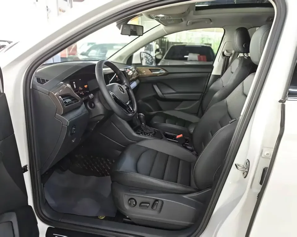 Volkswagen Tharu tuyue 2022 280TSI 2WD Deluxe Edition 2023 — thumbnail 4