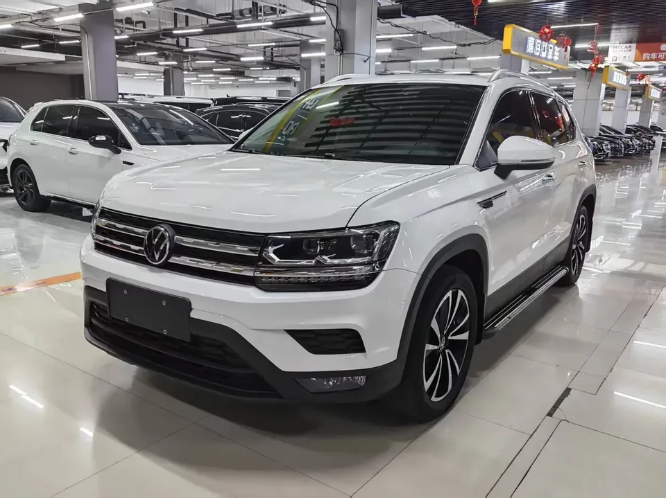 Volkswagen Tharu tuyue 2022 280TSI 2WD Deluxe Edition 2023 — photo 1, buy with delivery to Moscow