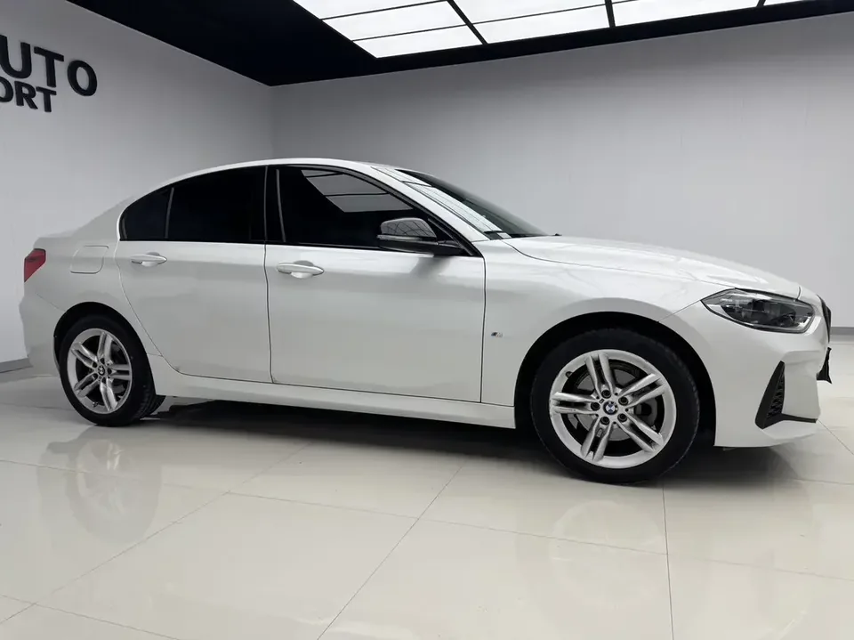 BMW 1 Series BMW 1 Series 2021 120i M Sport Night Edition 2022 — thumbnail 2