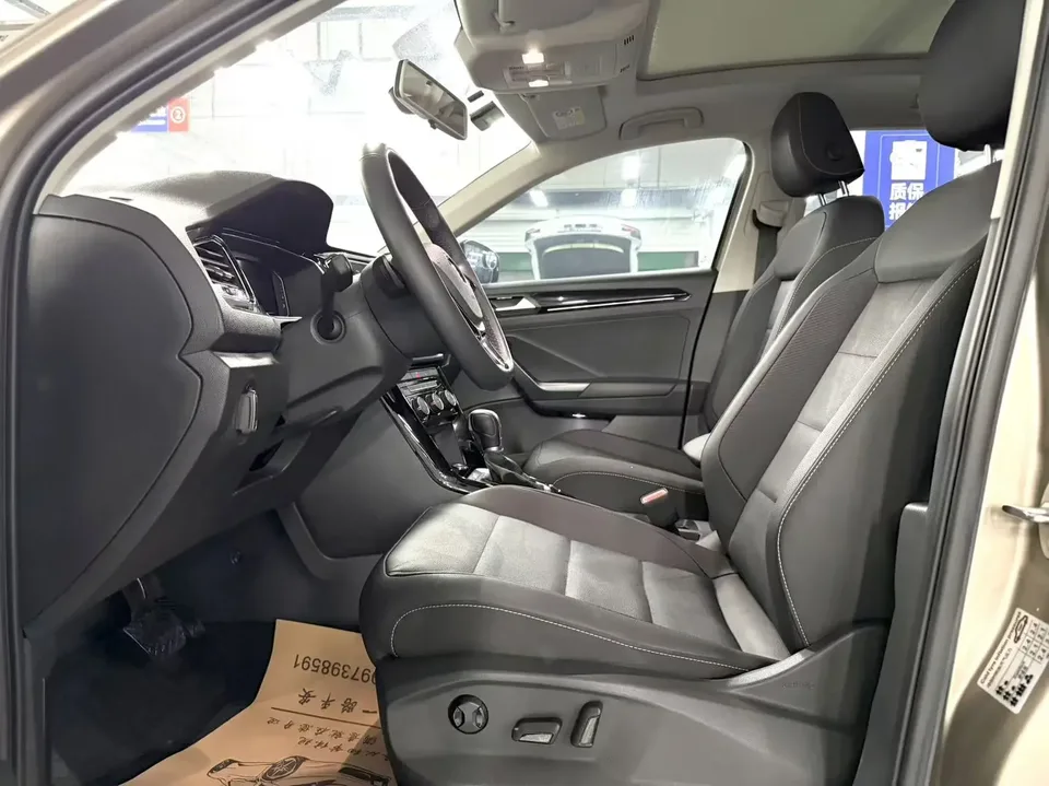 Volkswagen T-Roc TANG 2022 280TSI DSG 2WD Comfort PLUS 2022 — миниатюра 3