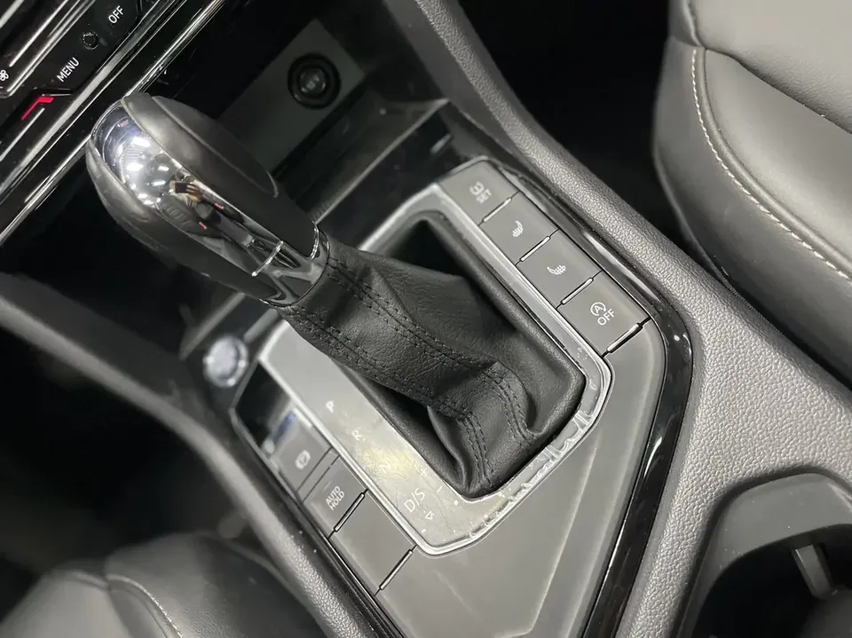 Volkswagen Tharu tuyue 2022 280TSI 2WD Deluxe Edition 2022 — thumbnail 3
