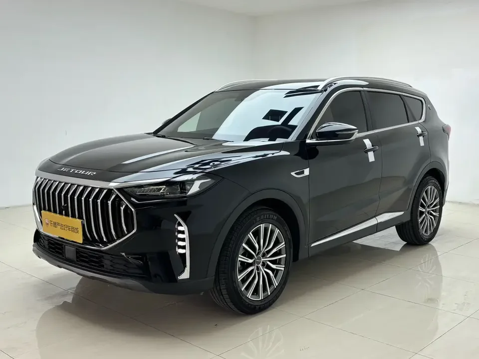 Jetour Jietu X70 PLUS Jietu X70 PLUS 2024 Champion Edition 1.5T DCT Champion PRO 7 Seaters 2024 — photo 1, buy with delivery to Moscow