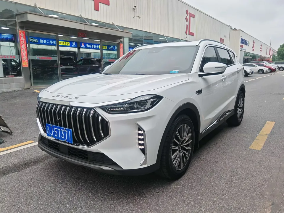 Jetour Jietu X70 PLUS Jietu X70 PLUS 2024 Champion Edition 1.5T DCT Champion PRO 7 Seaters 2025 — photo 1, buy with delivery to Moscow