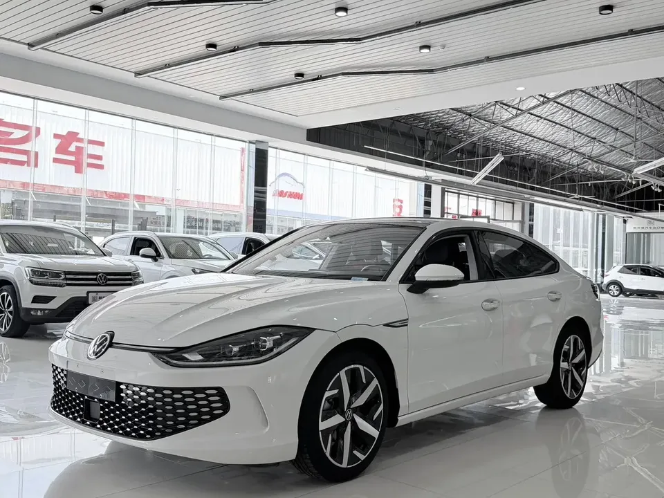 Volkswagen Lamando Lingdu 2022 Lingdu L 280TSI DSG Cool Edition 2023 — photo 1, buy with delivery to Moscow
