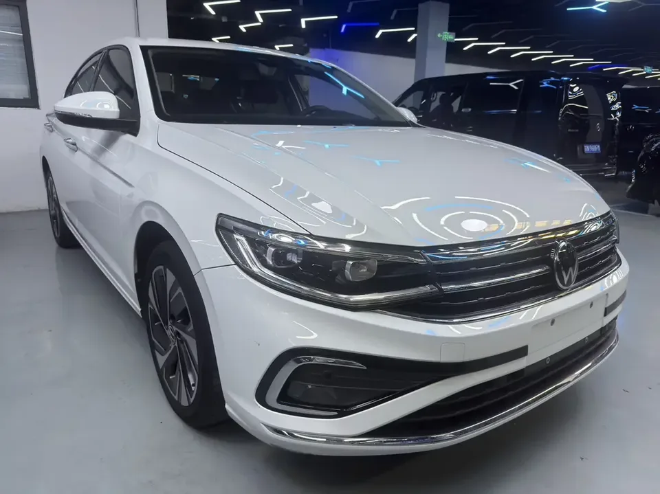 Volkswagen Bora Bora 2023 200TSI DSG Intelligent Driving PRO Edition 2022 — фото 1, купить с доставкой в Москву