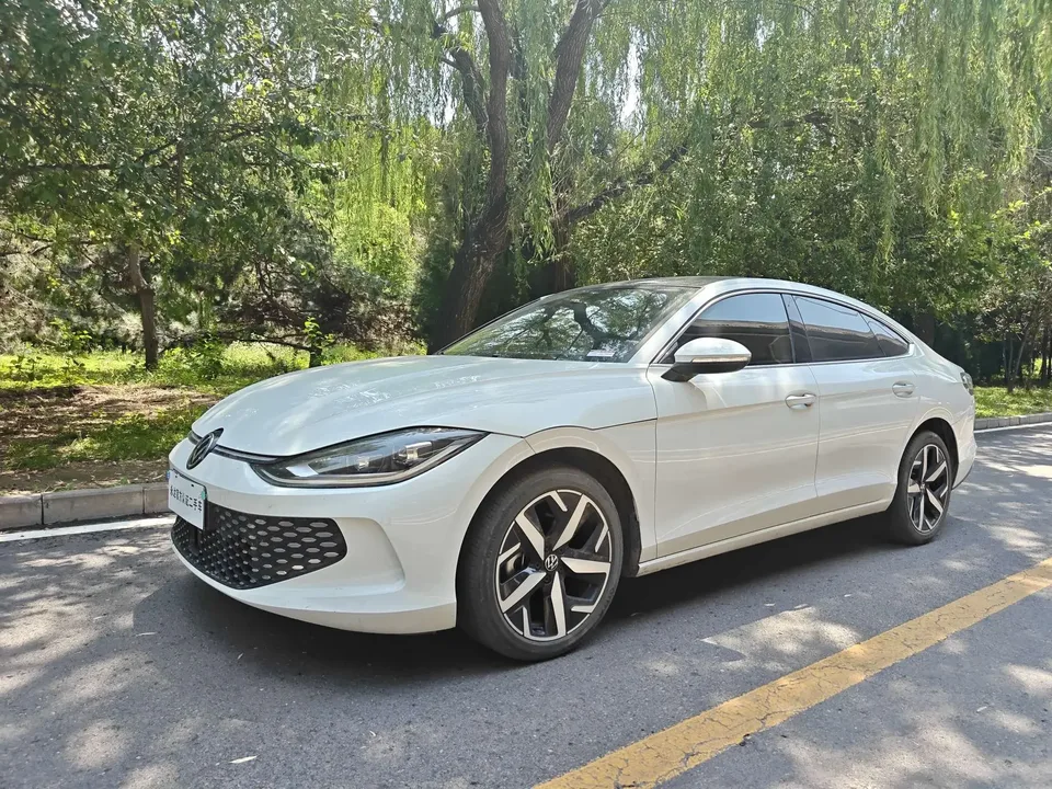 Volkswagen Lamando Lingdu 2024 Lingdu L 280TSI DSG Cool Edition 2024 — photo 1, buy with delivery to Moscow