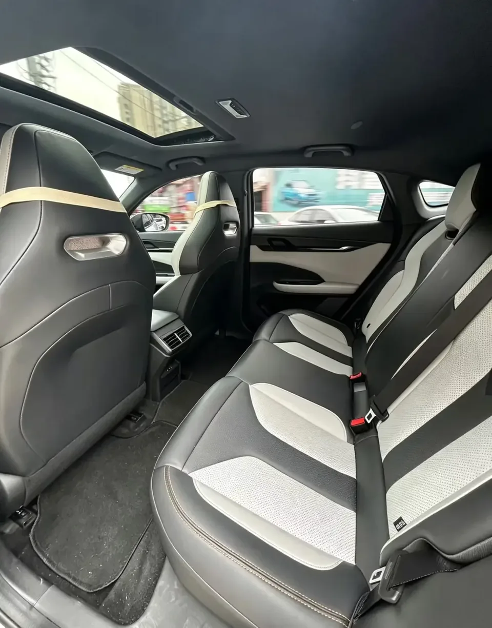 Changan UNI-V Smart Electric iDD Changan UNI-V Smart Electric iDD 2024 Blue Whale iDD 136km Smart Cool 2024 — миниатюра 3