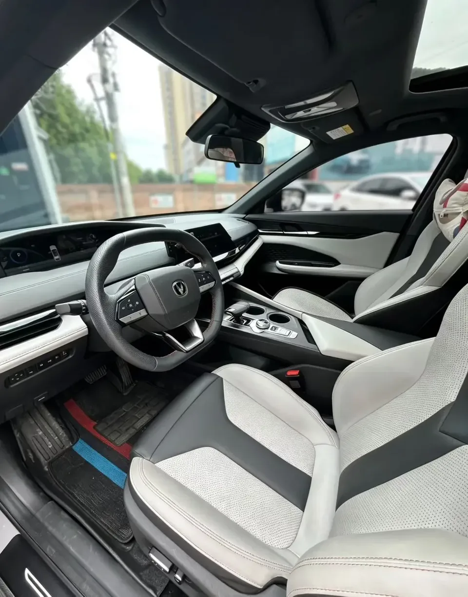 Changan UNI-V Smart Electric iDD Changan UNI-V Smart Electric iDD 2024 Blue Whale iDD 136km Smart Cool 2024 — thumbnail 5