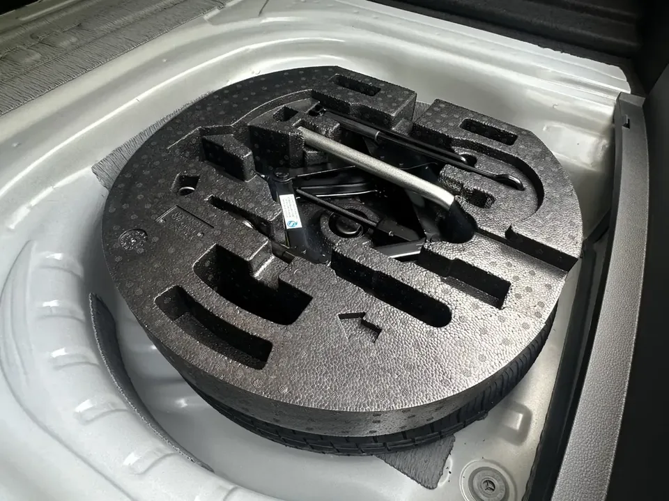 Volkswagen Lavida Lavida 2024 1.5L Automatic Starry Sky 5 Million Edition 2024 — thumbnail 3