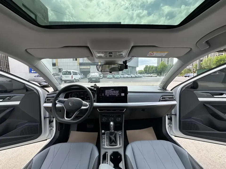 Volkswagen Lavida Lavida 2024 1.5L Automatic Starry Sky 5 Million Edition 2024 — thumbnail 5