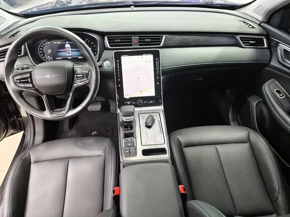 Roewe RX5 Roewe RX5 2025 PLUS 330TGI Automatic Trendsetting Smart Edition 2026 — thumbnail 2
