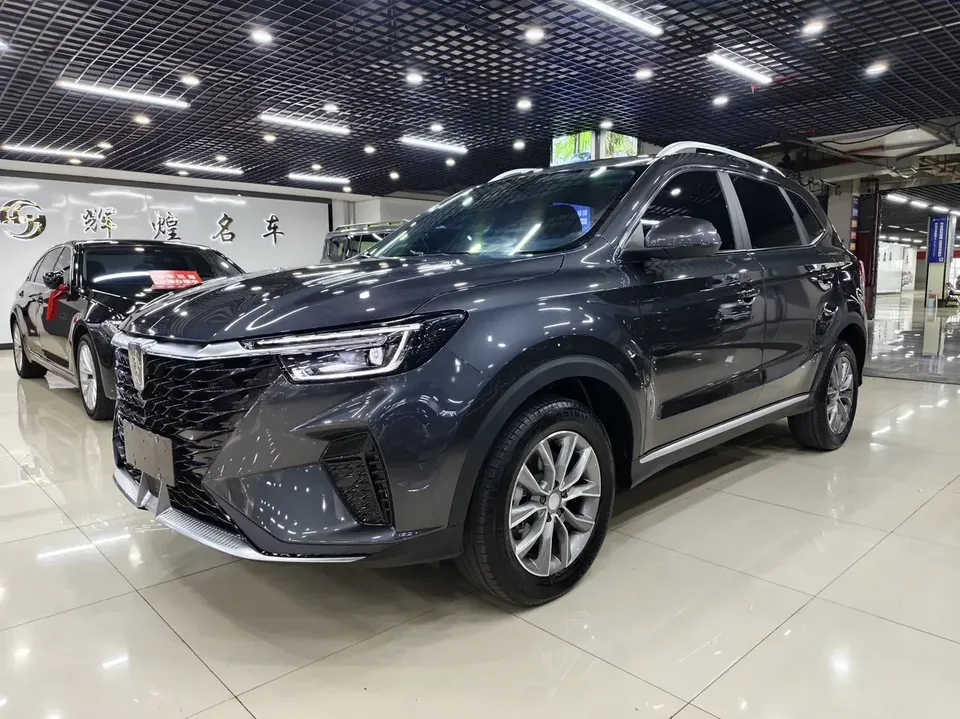 Roewe RX5 Roewe RX5 2025 PLUS 330TGI Automatic Trendsetting Smart Edition 2026 — photo 1, buy with delivery to Moscow