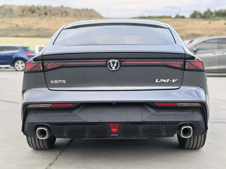 Changan UNI-V Changan UNI-V 2023 1.5T Premium 2023 — thumbnail 2