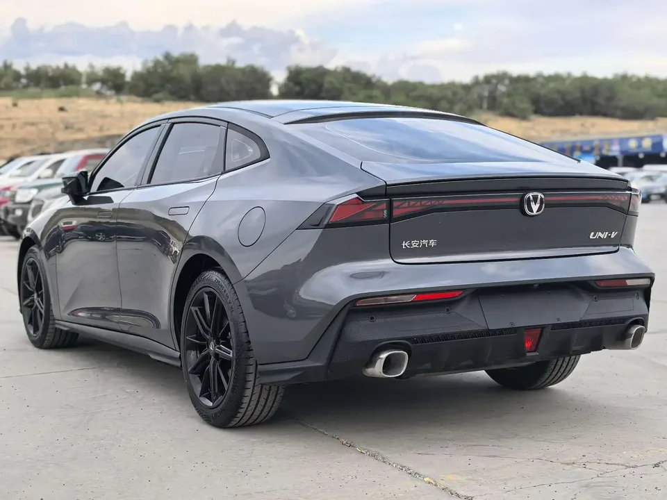 Changan UNI-V Changan UNI-V 2023 1.5T Premium 2023 — thumbnail 4