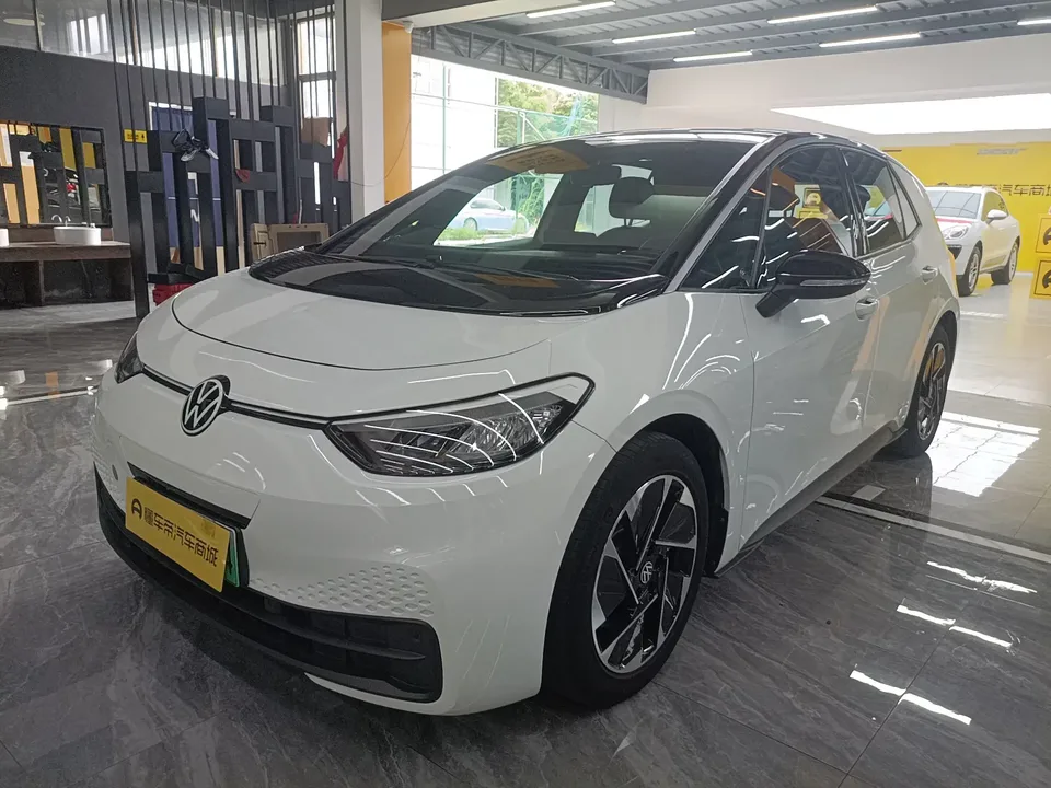 Volkswagen ID.3 Volkswagen ID.3 2024 Outstanding Edition 2024 — photo 1, buy with delivery to Moscow