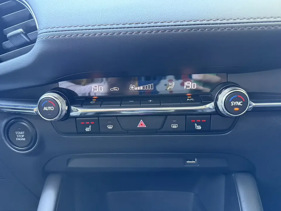 Mazda Axela Mazda3 Angkesela 2023 2.0L Automatic Elegant Edition 2023 — thumbnail 3