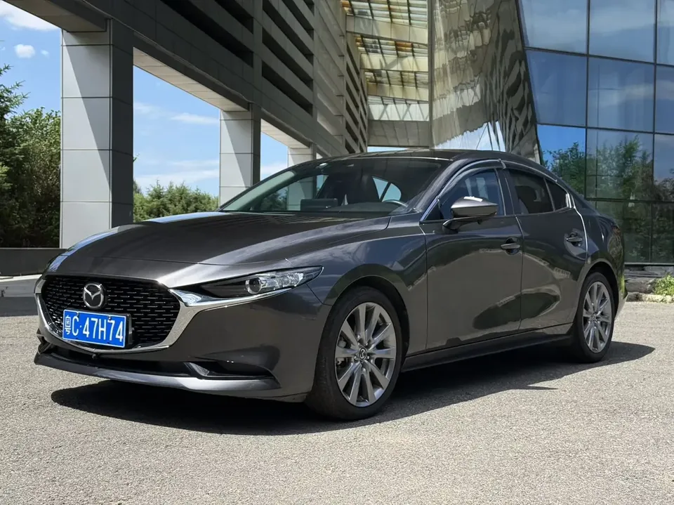 Mazda Axela Mazda3 Angkesela 2023 2.0L Automatic Elegant Edition 2023 — photo 1, buy with delivery to Moscow