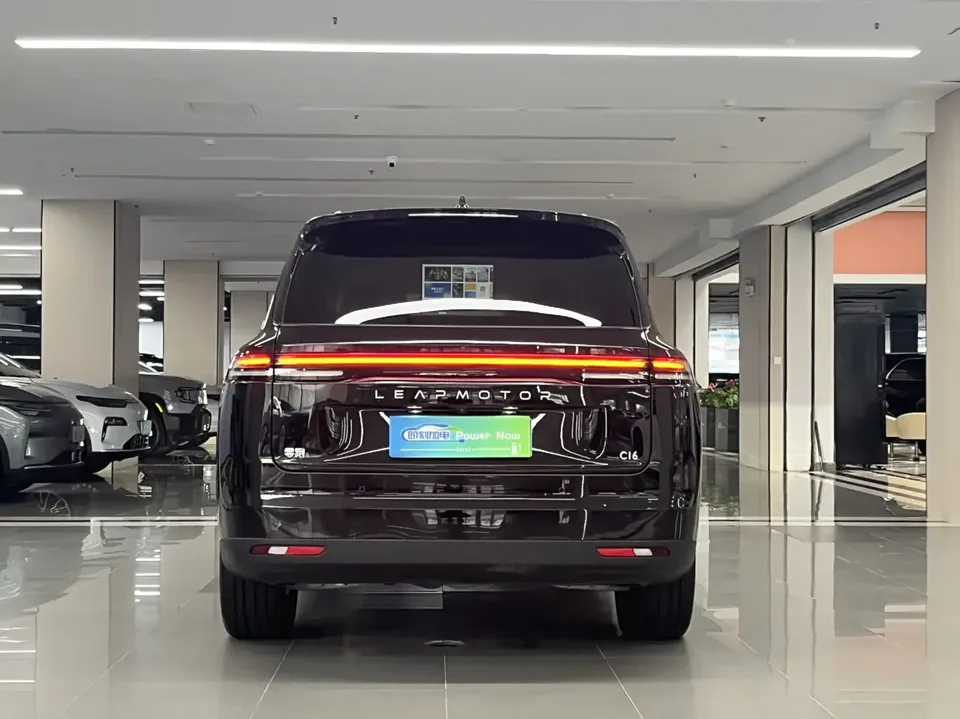 Leapmotor C16 Leapmotor C16 2026 Extended Range 280 LiDAR Edition 6-seater 2025 — миниатюра 2