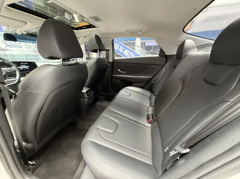 Hyundai Elantra Elantra 2023 1.5L CVT LUX Premium Edition 2023 — thumbnail 3