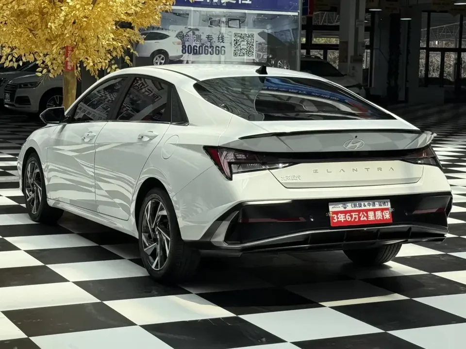 Hyundai Elantra Elantra 2023 1.5L CVT LUX Premium Edition 2023 — thumbnail 4