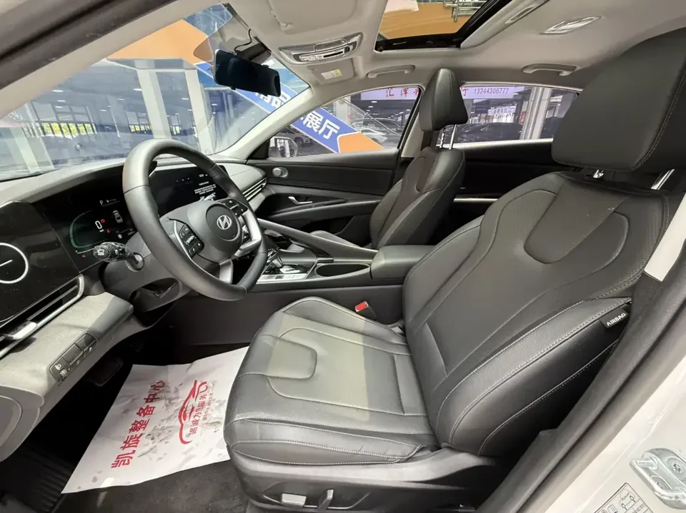 Hyundai Elantra Elantra 2023 1.5L CVT LUX Premium Edition 2023 — thumbnail 5