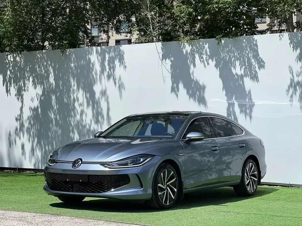 Volkswagen Lamando Lingdu 2022 Lingdu L 280TSI DSG Super Hot Flagship Edition 2022 — photo 1, buy with delivery to Moscow