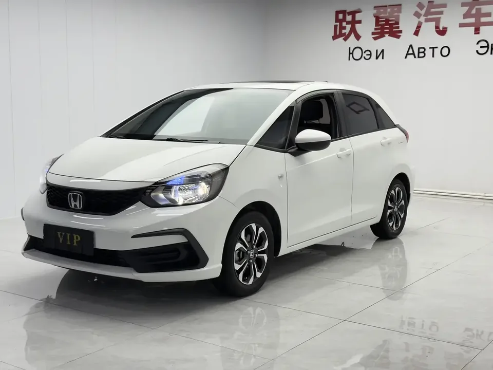 Honda FIT Fit 2022 1.5L CVT Trendy Sunroof Edition 2022 — photo 1, buy with delivery to Moscow