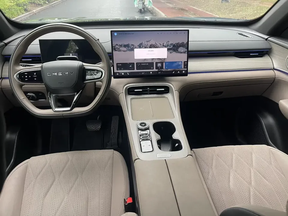 Chery Tiggo 8 PLUS Tiggo 8 PLUS 2025 Kunpeng 290TGDI DCT Premium 7-seater 2024 — миниатюра 2