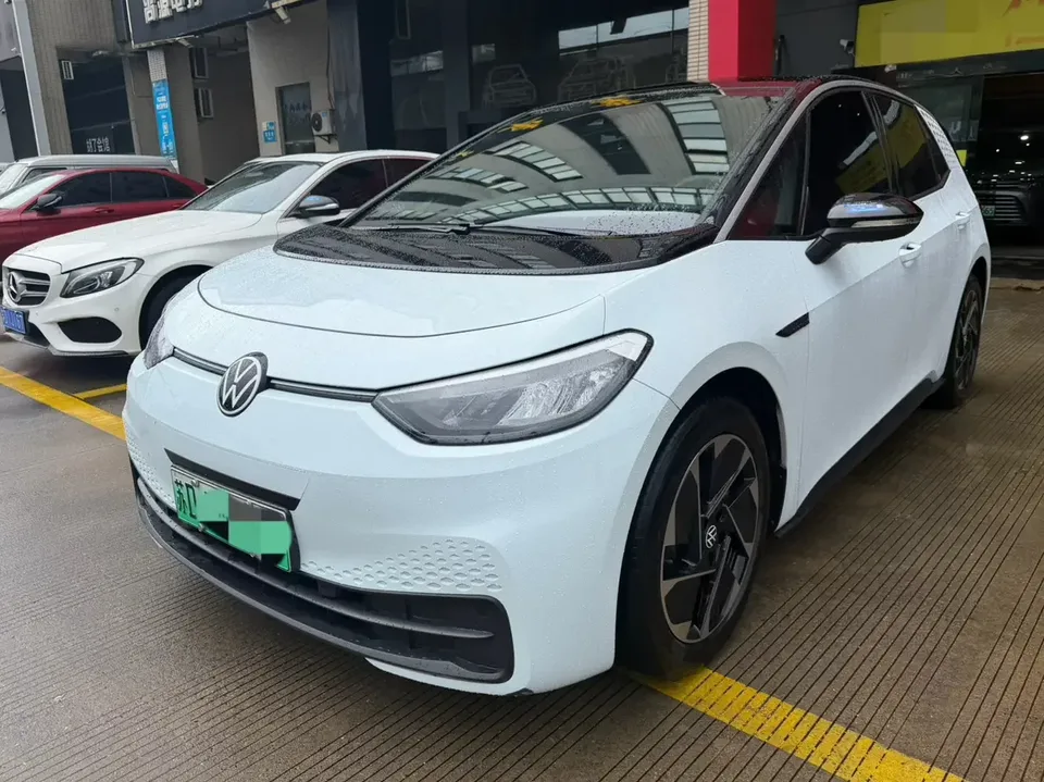 Volkswagen ID.3 Volkswagen ID.3 2023 Upgraded Pure Smart Edition 2023 — photo 1, buy with delivery to Moscow