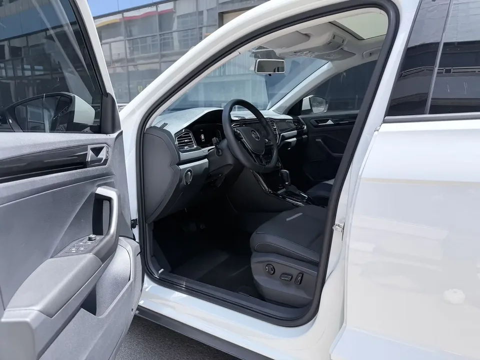Volkswagen T-Roc TANG 2022 280TSI DSG 2WD Comfort PLUS 2023 — миниатюра 4