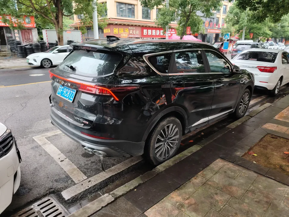 Jetour Jietu X70 PLUS Jietu X70 PLUS 2025 Champion Edition 1.5T DCT Champion MAX+ 7 Seaters 2024 — thumbnail 2