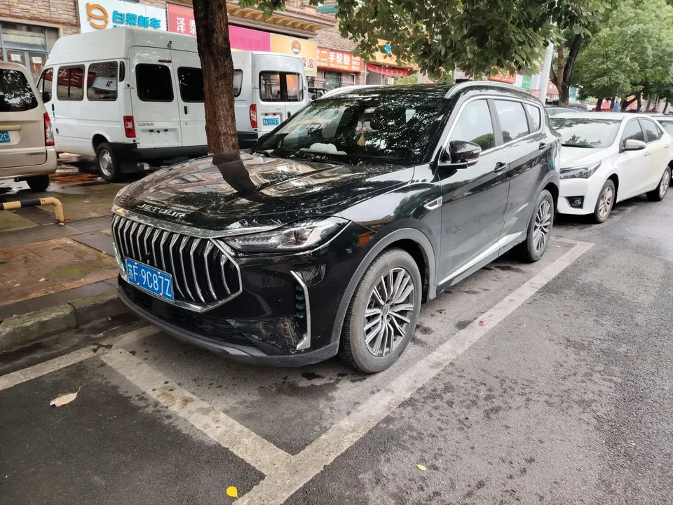 Jetour Jietu X70 PLUS Jietu X70 PLUS 2025 Champion Edition 1.5T DCT Champion MAX+ 7 Seaters 2024 — photo 1, buy with delivery to Moscow