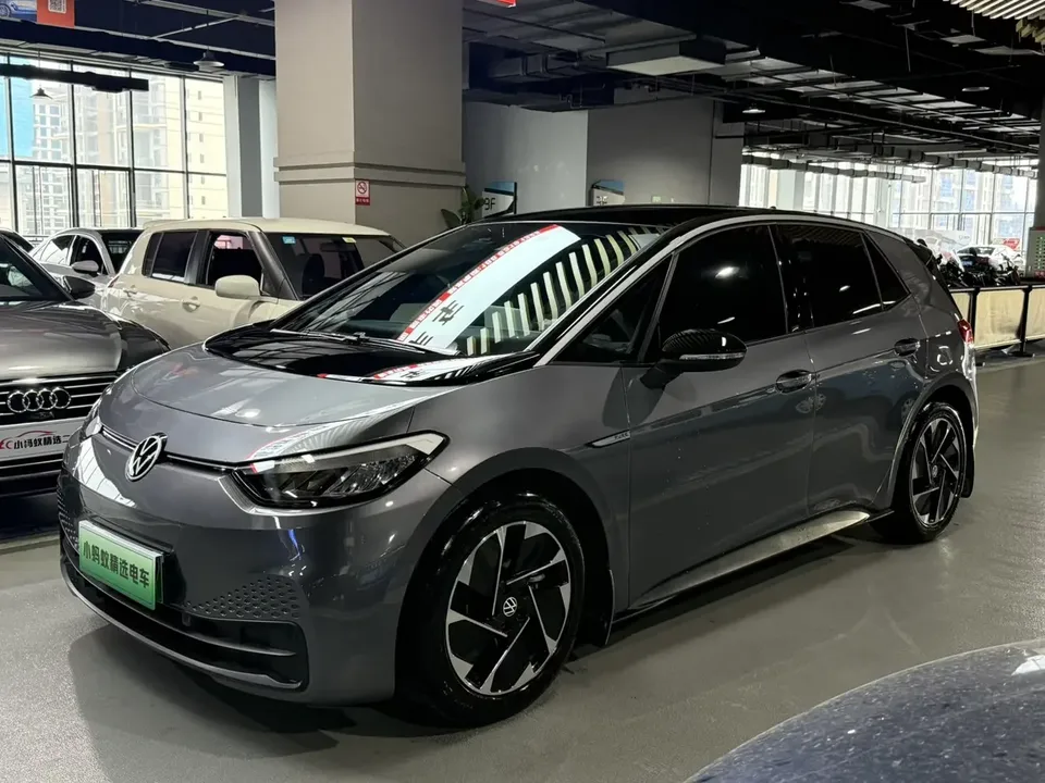 Volkswagen ID.3 Volkswagen ID.3 2022 Pure Smart Edition 2023 — photo 1, buy with delivery to Moscow