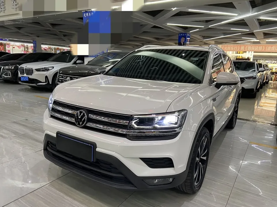 Volkswagen Tharu tuyue 2022 280TSI 2WD Deluxe Edition 2022 — photo 1, buy with delivery to Moscow