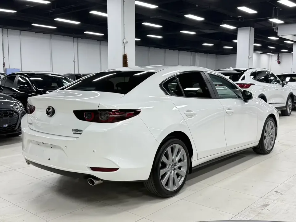 Mazda Axela Mazda3 Angkesela 2022 2.0L Automatic Quality Edition 2022 — thumbnail 2